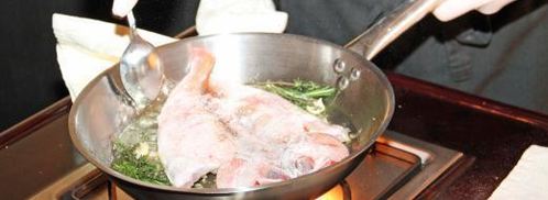 морская рыба фламбе с виски и грушей. Шаг 8