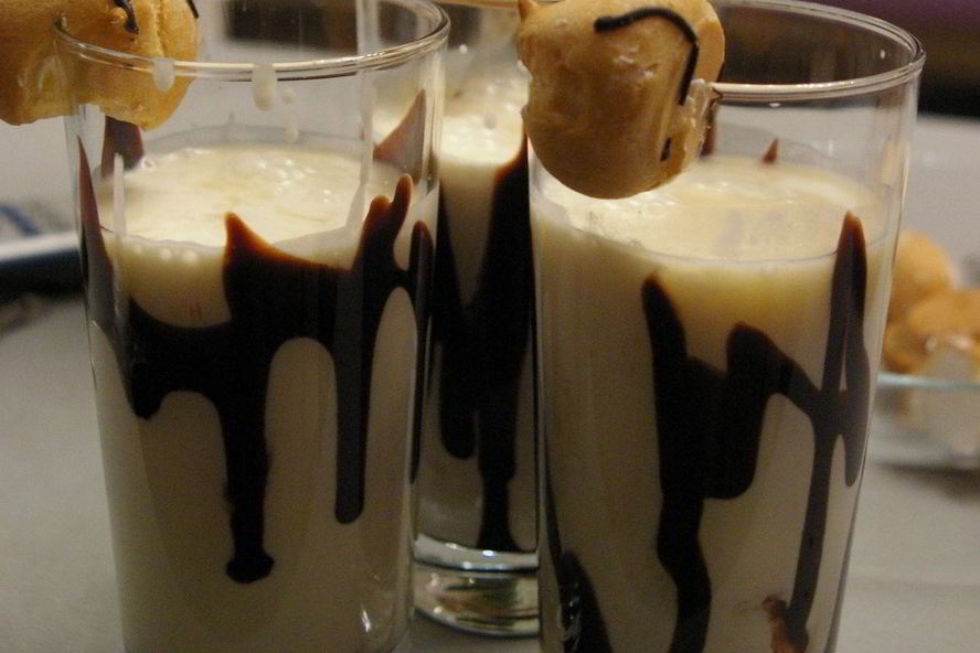 Рецепт алкогольного молочно-банановый коктейль бананарама