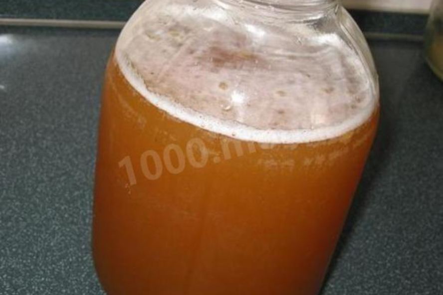 Рецепт домашнего простого окрошечного кваса с изюмом