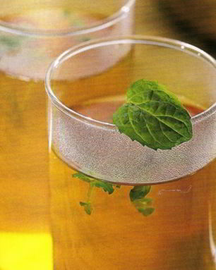 Квас из виноградных листьев