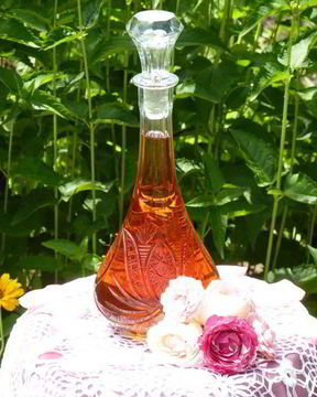 Розовый ликер