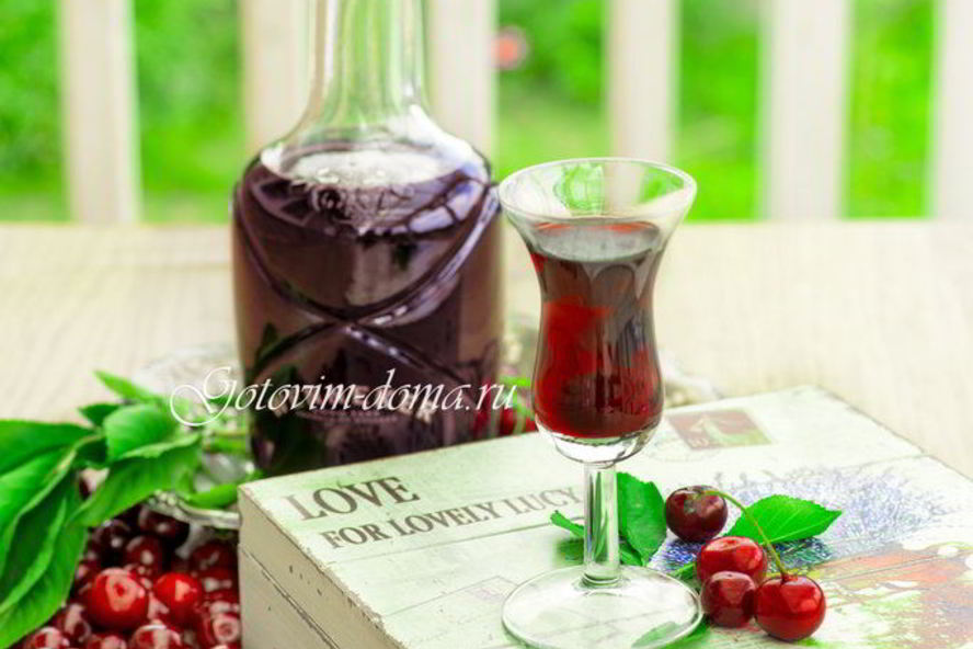Рецепт вишневого ликера на вишне с косточками