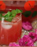 Легкий освежающий лимонад из чайной розы и мяты