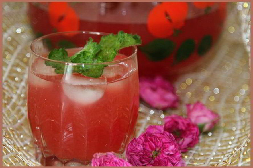 Рецепт легкого освежающего лимонада из чайной розы и мяты