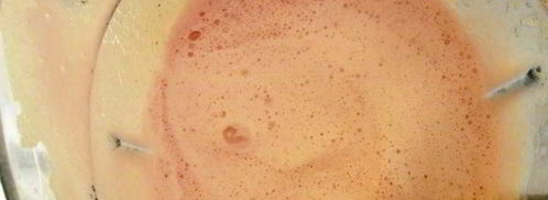 клубничный молочный коктейль с мятой — милкшейк. Шаг 3