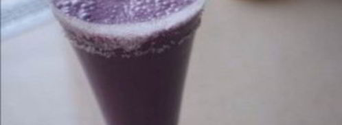 молочный коктейль из черники и шелковицы. Шаг 4