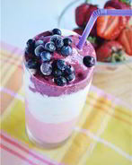 Молочный коктейль с черникой