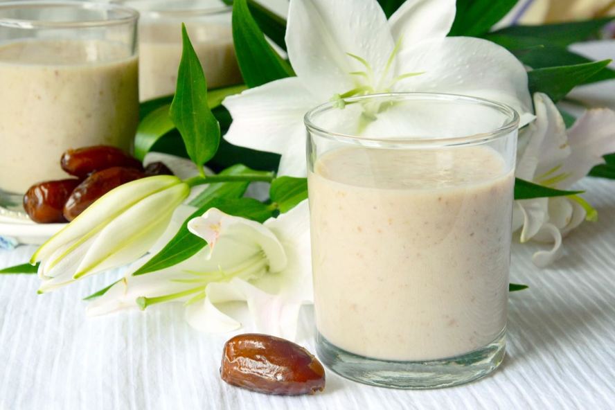 Рецепт молочного коктейля с финиками
