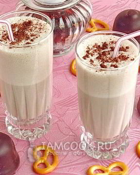 Молочный коктейль с коньяком и шоколадным пудингом