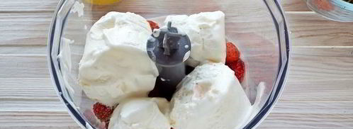 молочный коктейль с мороженым и клубникой. Шаг 7