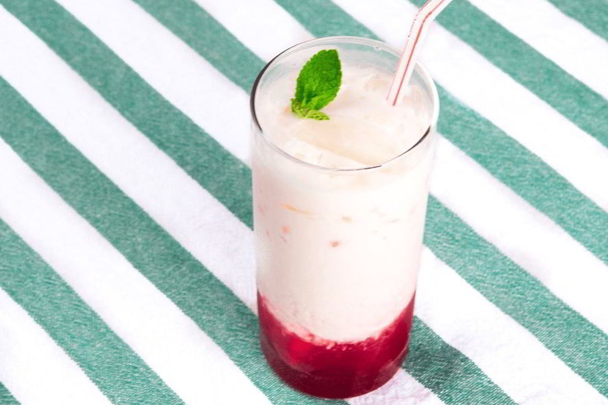 Рецепт молочного коктейля с ягодным сиропом