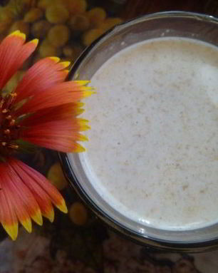 Овсяно-молочный коктейль со сливовым вареньем