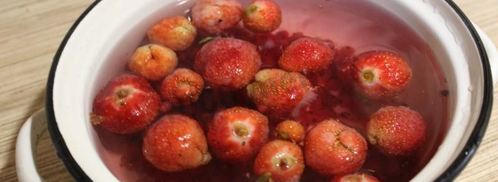 морс из замороженных ягод клубники и красной смородины. Шаг 5