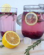 Морс с розмарином, клюквой и медом