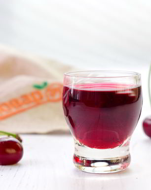 Вишневая настойка с корицей и гвоздикой