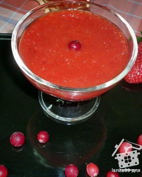 Соус Сангрияк мясу из клюквы и клубники