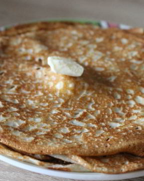 Сладкие блинчики на сметане и сывороточном коктейле Мажитэльк завтраку