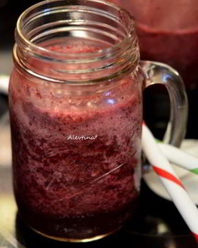 Гранатово-ягодный смузи