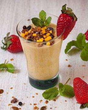 Смузи с бананом и манго