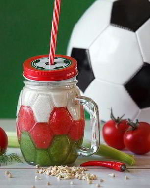 Томатный сок с зеленой гречкой, сельдереем и сметаной