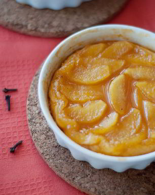 Тарт татен с грейпфрутовым сиропом и гвоздикой