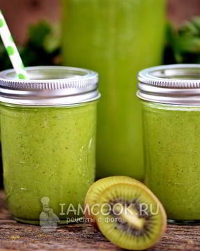 Зеленый коктейль из сельдерея со щавелем