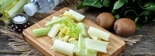 зеленый коктейль из сельдерея со щавелем. Шаг 4