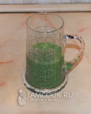 Зеленый коктейль из шпината