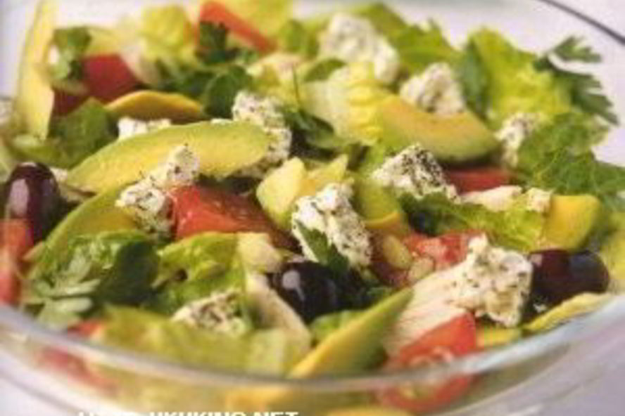 Рецепт греческого островного салата с курицей и авокадо