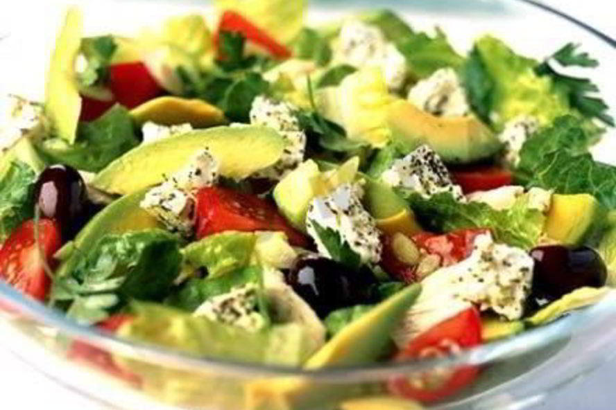 Рецепт греческого салата с брынзой и авокадо