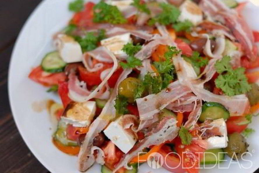 Рецепт греческого салата с курицей