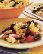 Греческий салат с макаронами