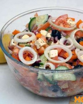 Греческий салат с сыром фета