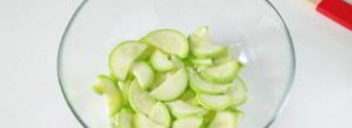 греческий салат с цуккини и помидорами. Шаг 3