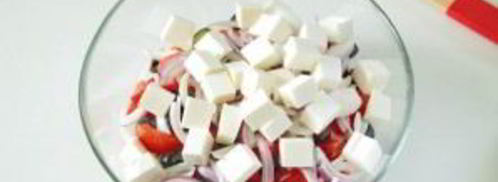 греческий салат с цуккини и помидорами. Шаг 9