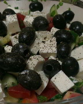 Греческий салат с зеленью