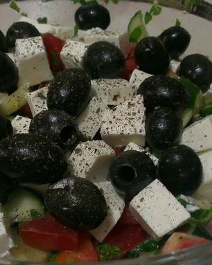 Греческий салат с зеленью