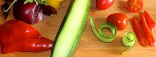 греческий салат в новом стиле с молодой зеленью. Шаг 3