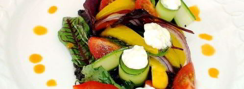 греческий салат в новом стиле с молодой зеленью. Шаг 4