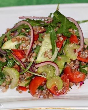 Овощной салат с гречкой