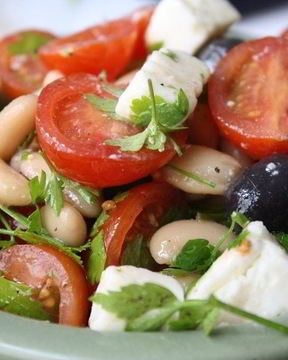 Салат греческий с фасолью