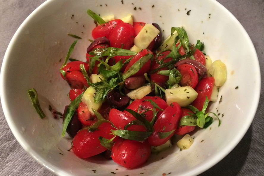 Рецепт салата из помидоров черри с тархуном в греческом стиле