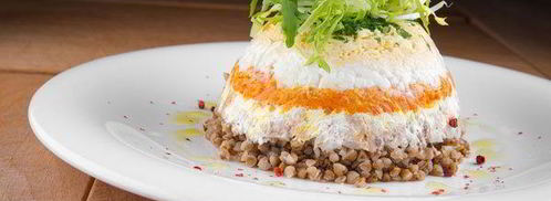 слоеный салат с горбушей и гречкой. Шаг 7