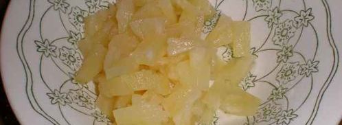 картофель в майонезе с ананасами и салатик свекла с сыром. Шаг 15