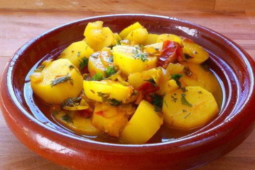 Рецепт картофельного салата с клюквой и яблочным соусом