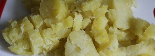 картофельный салат с красной рыбой и икрой. Шаг 3