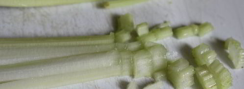 картофельный салат с красной рыбой и икрой. Шаг 4