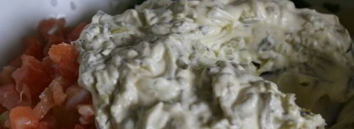 картофельный салат с красной рыбой и икрой. Шаг 6