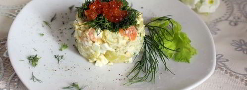 картофельный салат с красной рыбой и икрой. Шаг 9