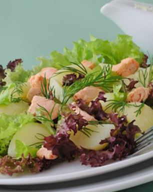 Картофельный салат с семгой